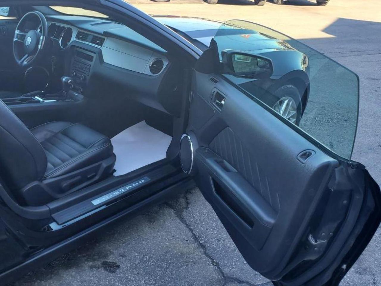 2012 Ford Mustang 2DR CONV V6 PREMIUM - Photo #9