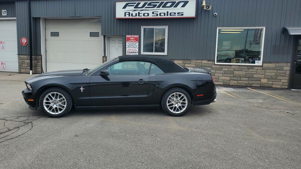 2012 Ford Mustang 2DR CONV V6 PREMIUM - Photo #2