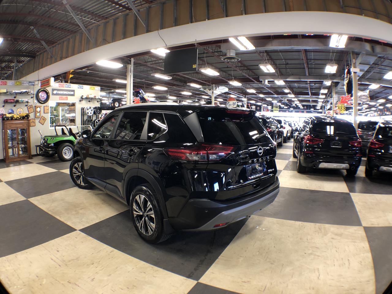 2022 Nissan Rogue SV AWD P/SUROOF B/SPOT L/ASSIST P/TRUNK CAMERA Photo3