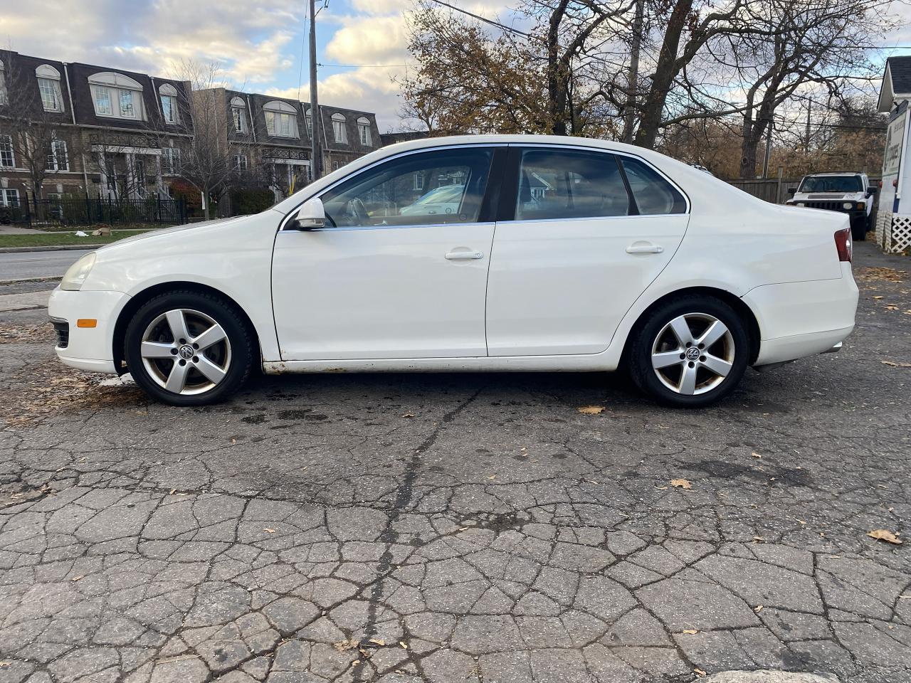 2008 Volkswagen Jetta AS IS Special/Automatic/Leather/Sunroof - Photo #2