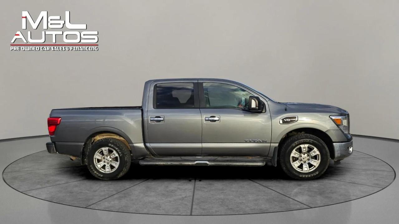 2017 Nissan Titan 4WD Crew Cab SV Photo3