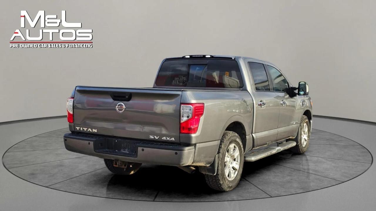 2017 Nissan Titan 4WD Crew Cab SV - Photo #5