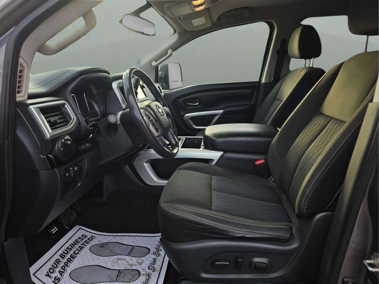 2017 Nissan Titan 4WD Crew Cab SV - Photo #10