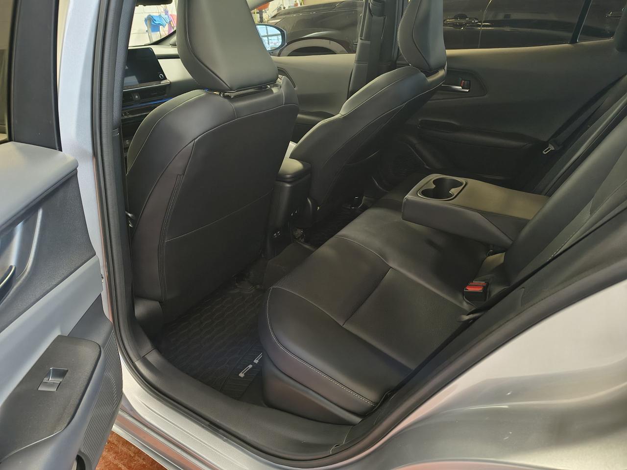 2023 Toyota Prius Limited AWD Photo0