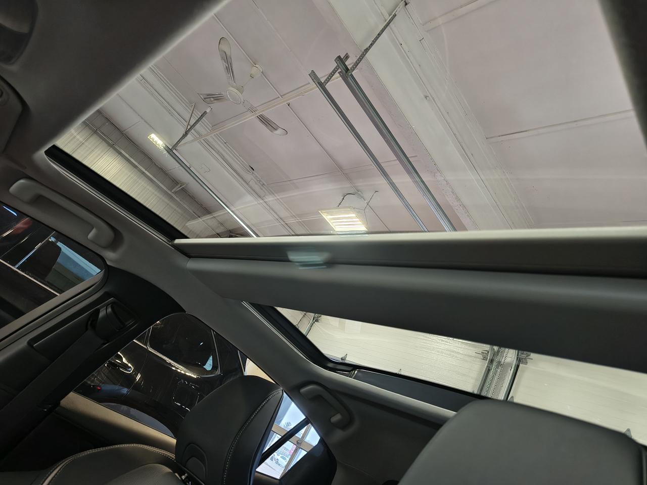 2023 Toyota Prius Limited AWD Photo0