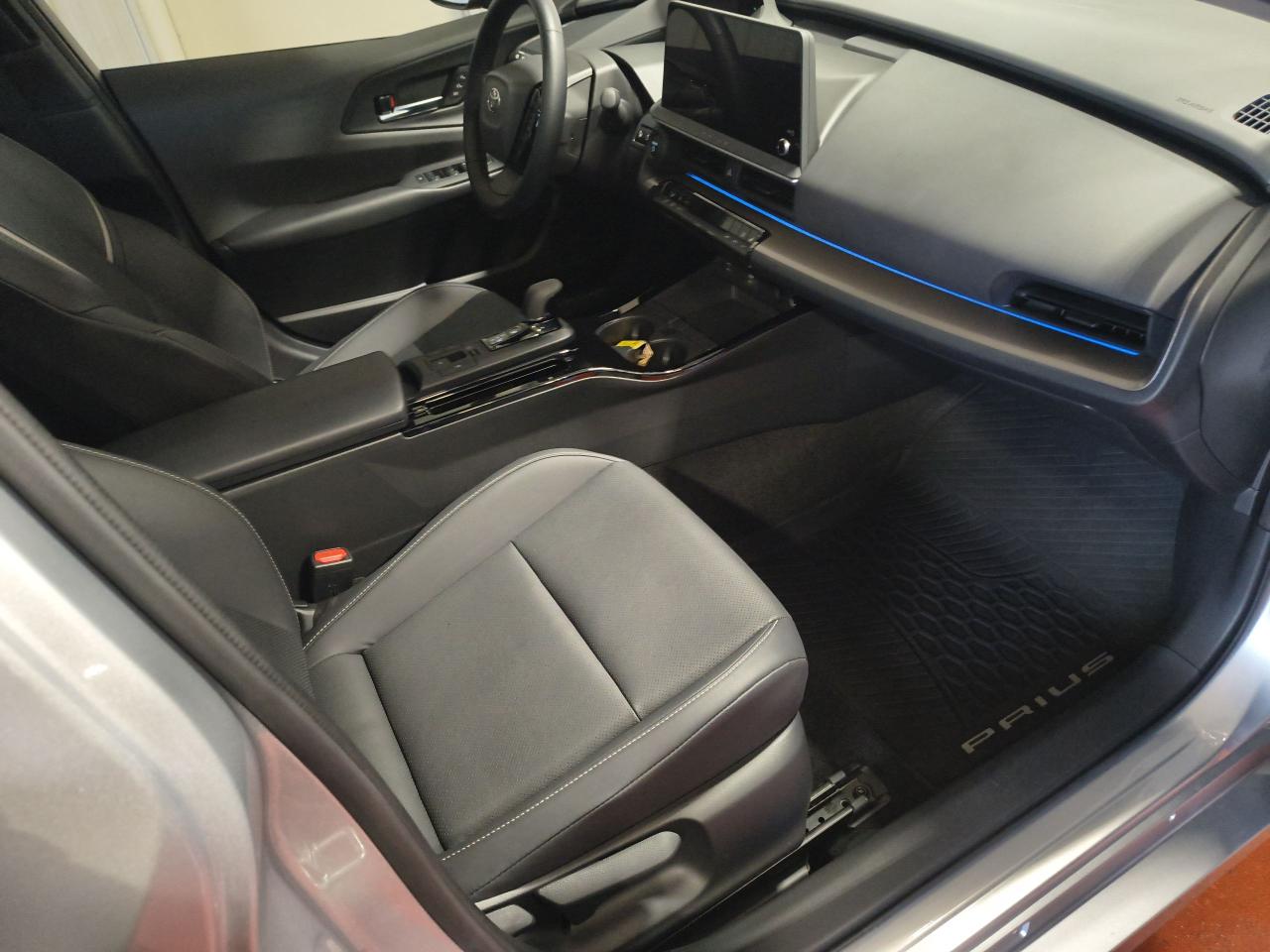 2023 Toyota Prius Limited AWD Photo0