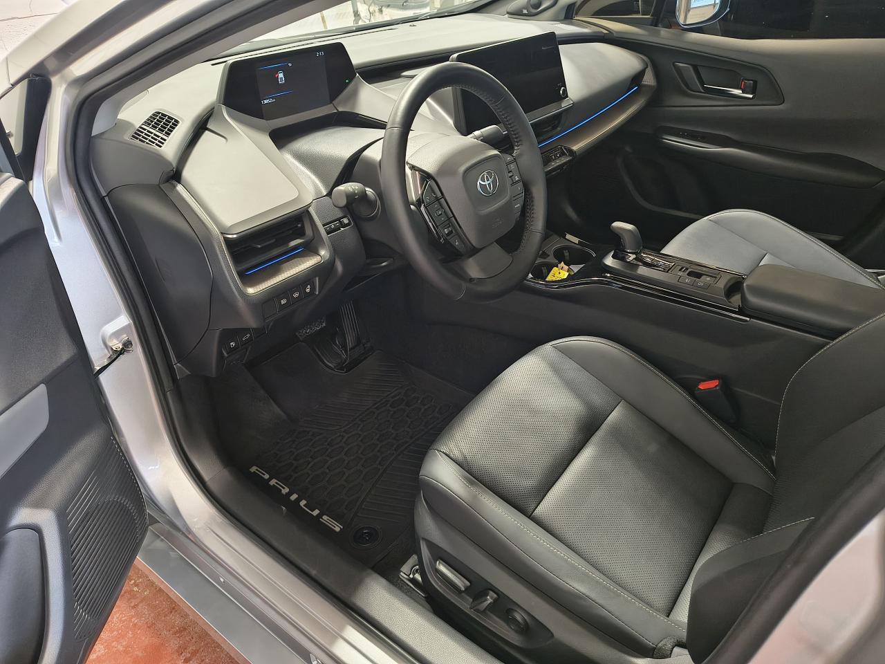 2023 Toyota Prius Limited AWD Photo0