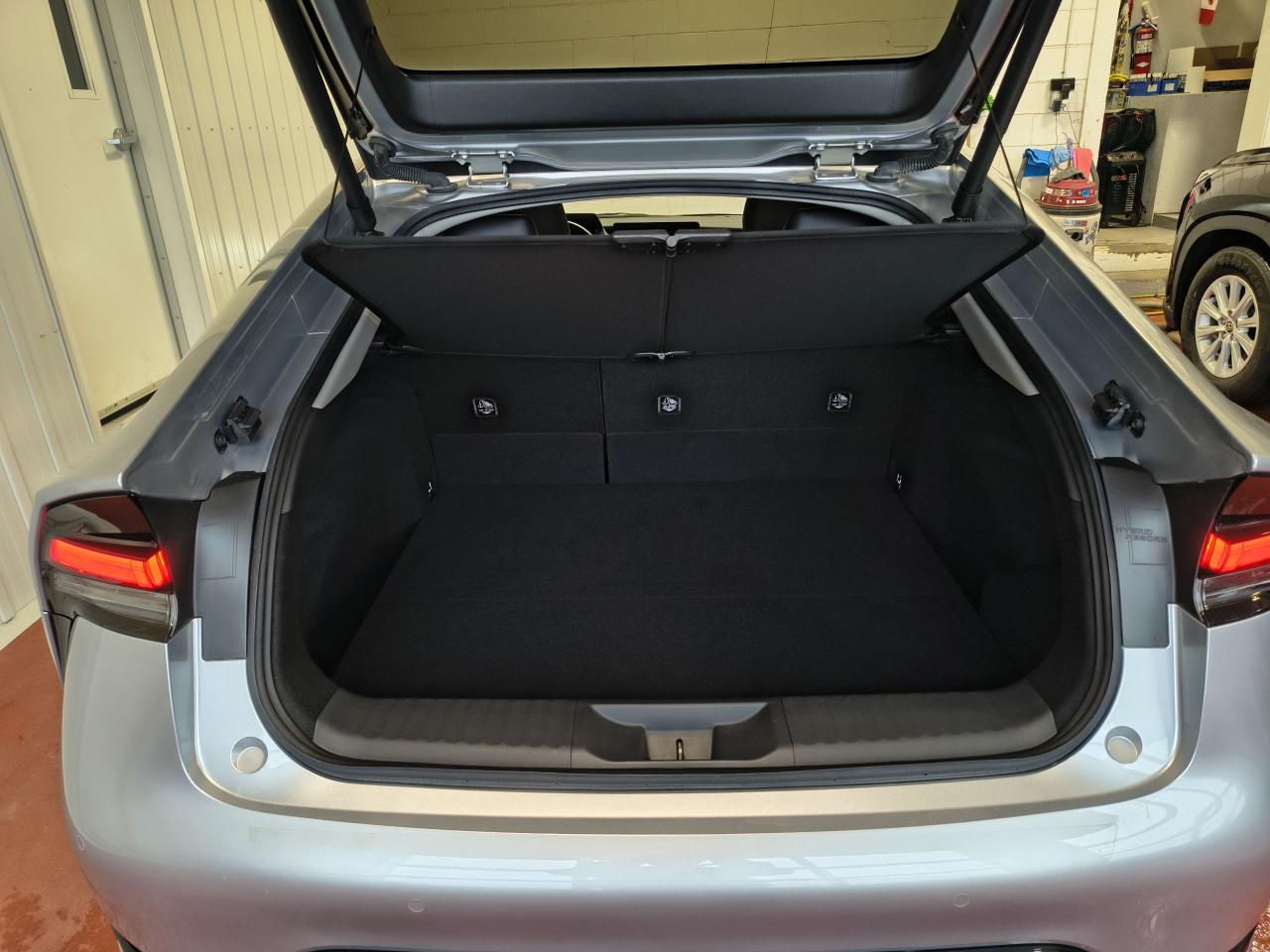 2023 Toyota Prius Limited AWD Photo0