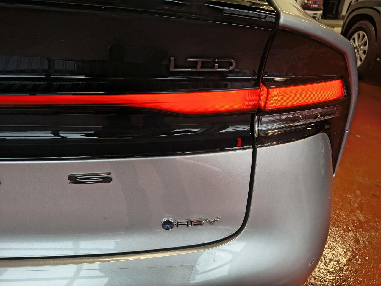 2023 Toyota Prius Limited AWD Photo0