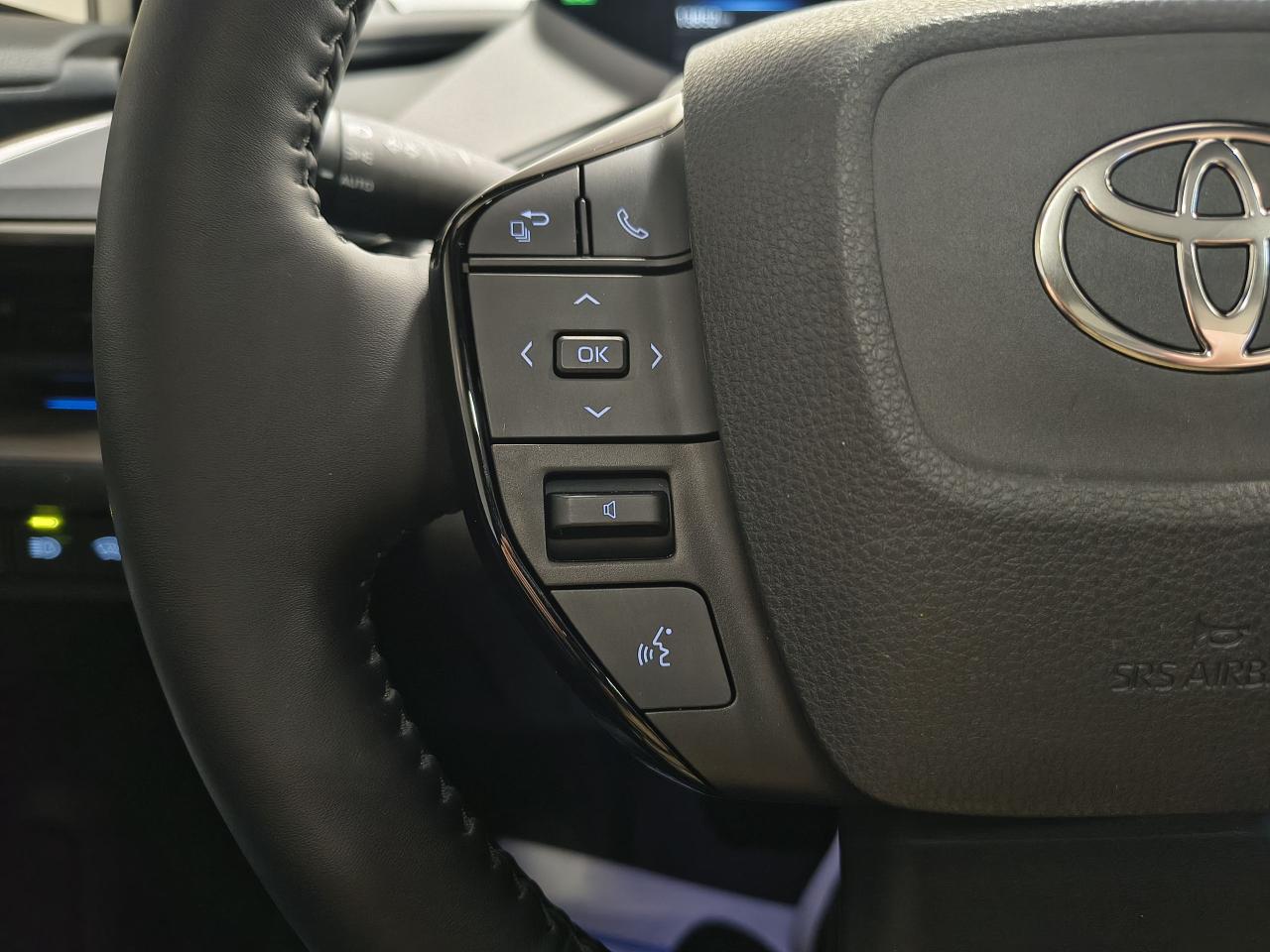 2023 Toyota Prius Limited AWD Photo0