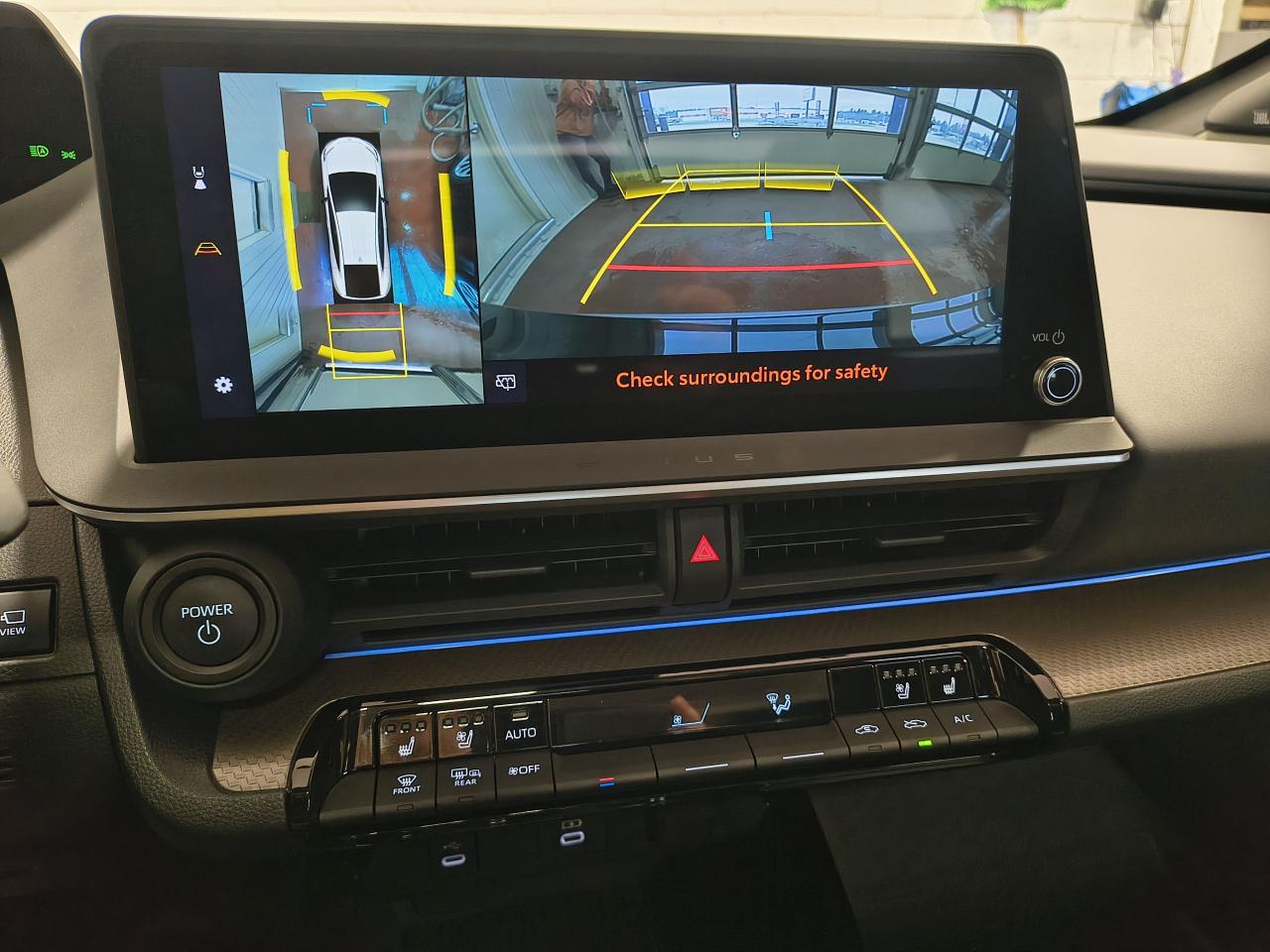 2023 Toyota Prius Limited AWD Photo0