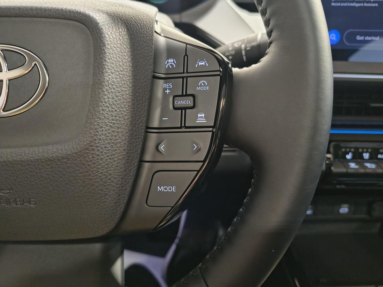 2023 Toyota Prius Limited AWD Photo0