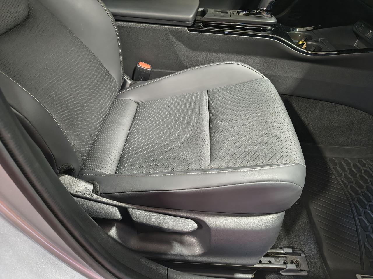 2023 Toyota Prius Limited AWD Photo0