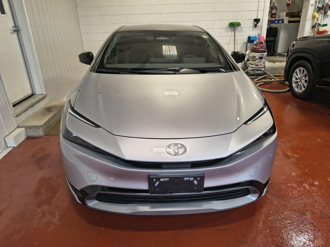 2023 Toyota Prius Limited AWD Photo0