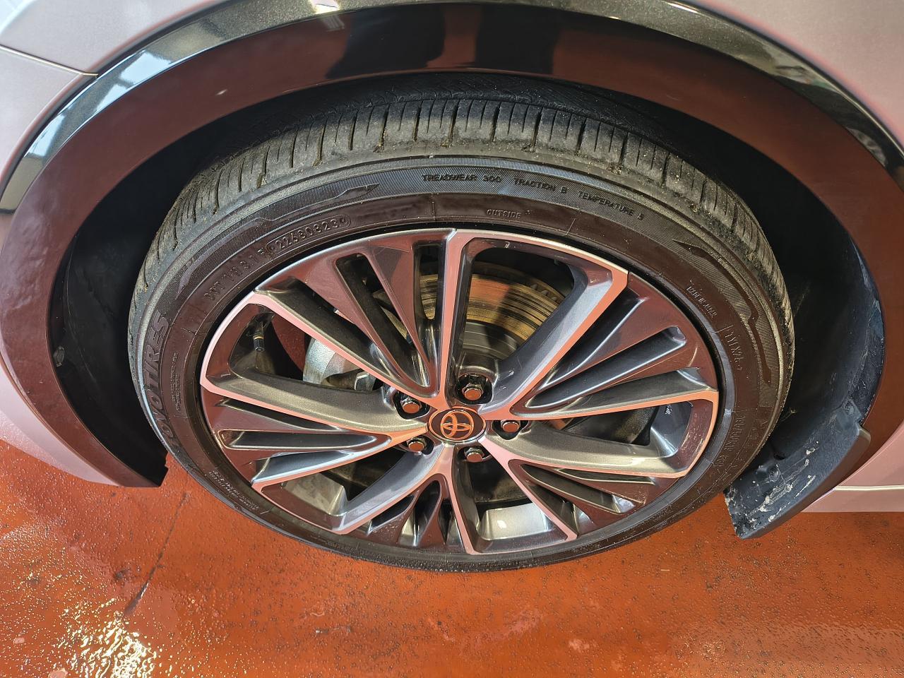 2023 Toyota Prius Limited AWD Photo0