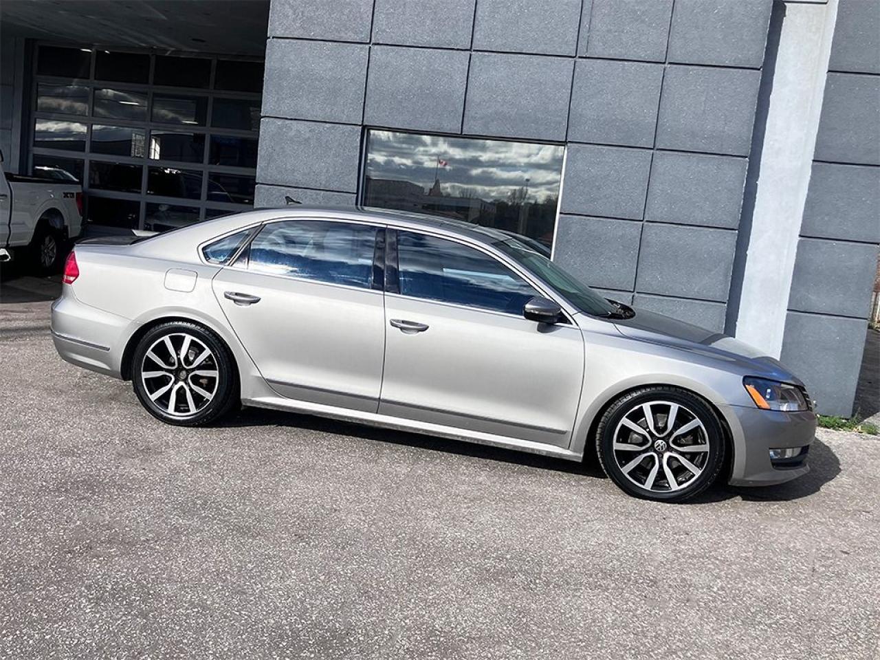 Used 2012 Volkswagen Passat TDI|HIGHLINE|NAVI|LEATHER|SUNROOF|18in ALLOYS for sale in Toronto, ON