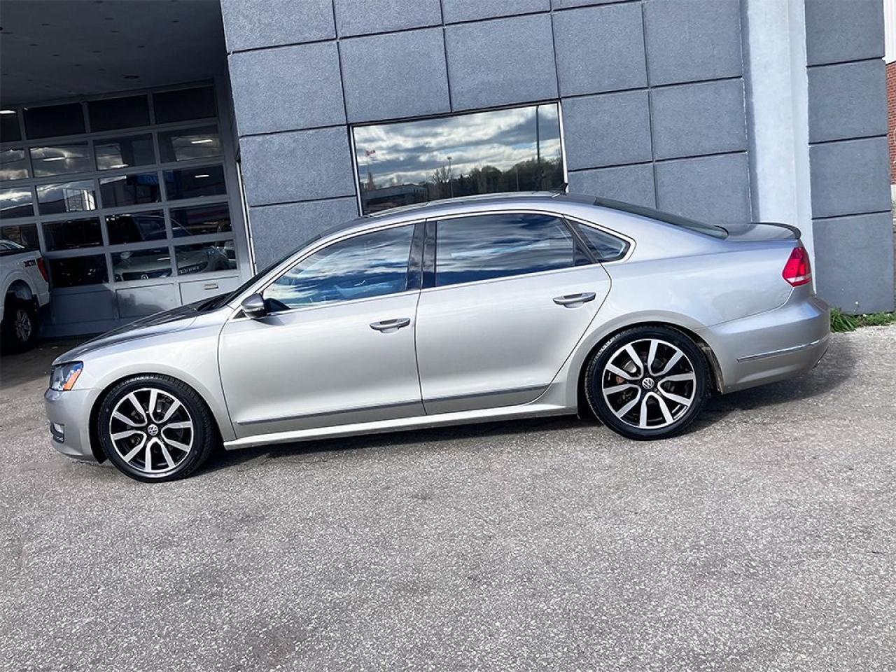 2012 Volkswagen Passat TDI|HIGHLINE|NAVI|LEATHER|SUNROOF|18in ALLOYS Photo