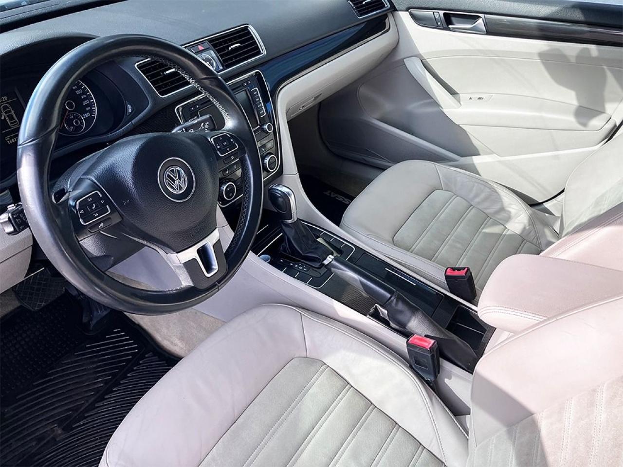 2012 Volkswagen Passat TDI|HIGHLINE|NAVI|LEATHER|SUNROOF|18in ALLOYS Photo