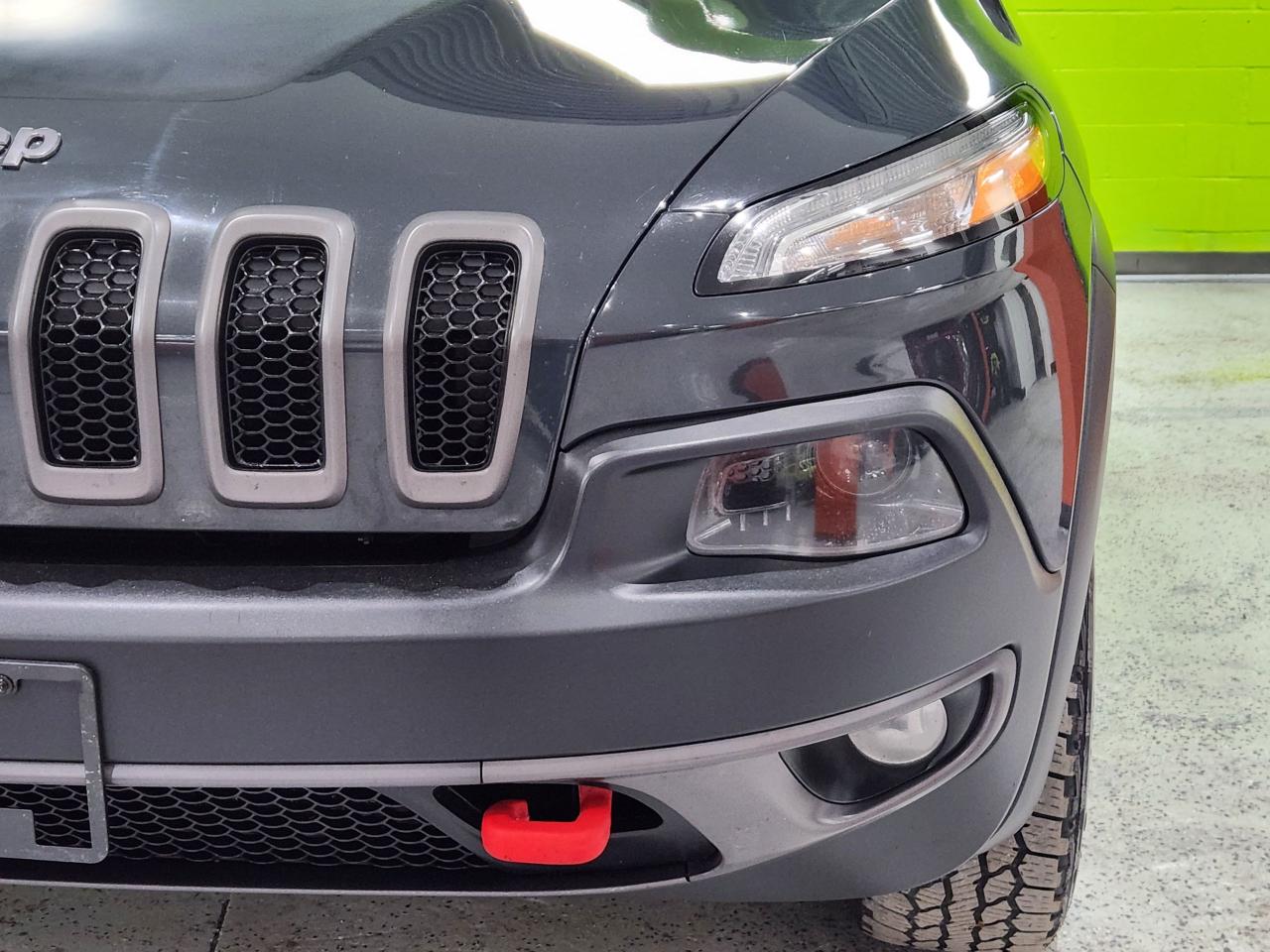 2016 Jeep Cherokee Trailhawk 4X4 HEATED SEATS COLD WEATHER GROUP Photo4