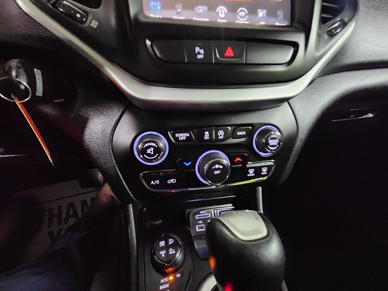 2016 Jeep Cherokee Trailhawk 4X4 HEATED SEATS COLD WEATHER GROUP - Photo #41