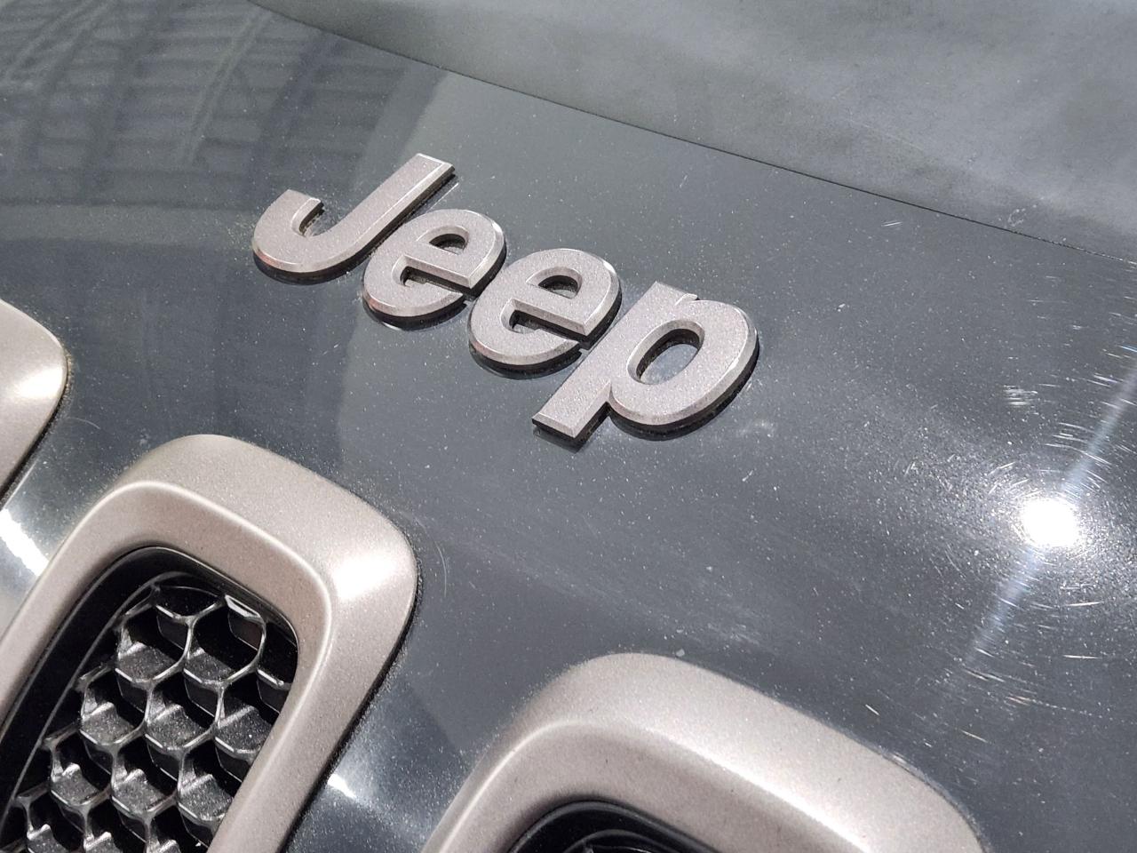 2016 Jeep Cherokee Trailhawk 4X4 HEATED SEATS COLD WEATHER GROUP Photo3