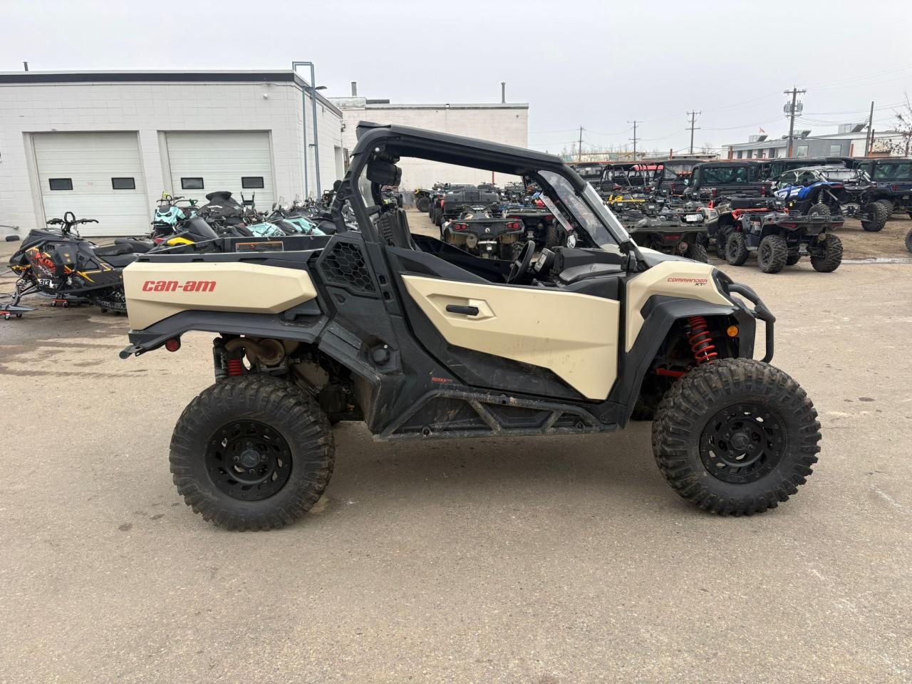 2023 Can-Am Commander XT-P 1000 - Photo #4