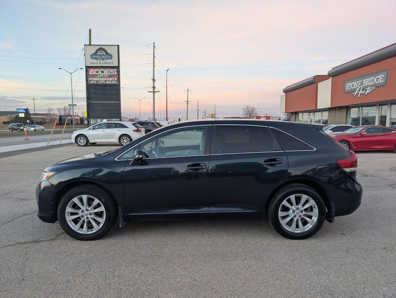 2013 Toyota Venza Heated seats | Panoramic roof | Back up camera - Photo #2