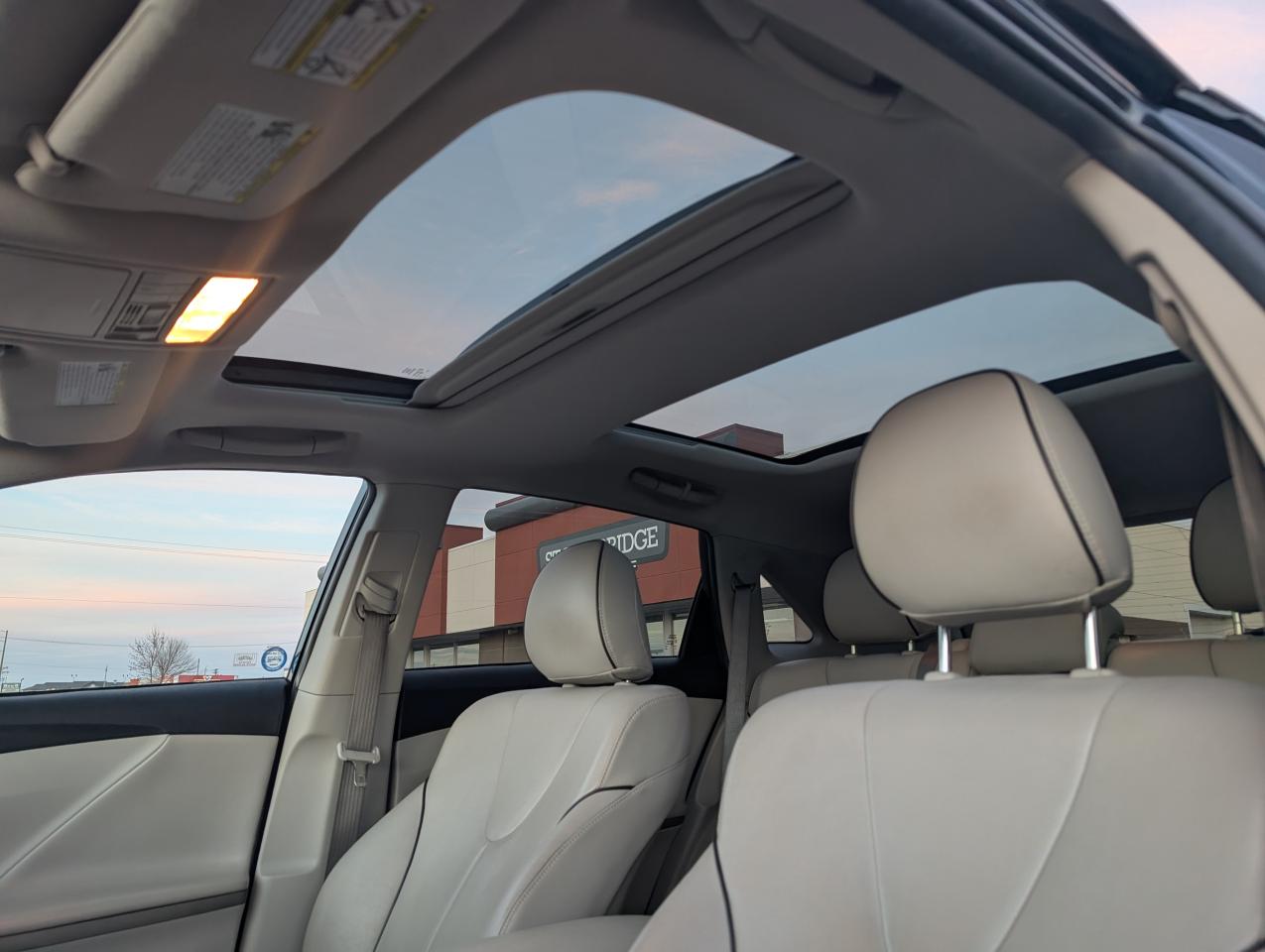 2013 Toyota Venza Heated seats | Panoramic roof | Back up camera - Photo #17