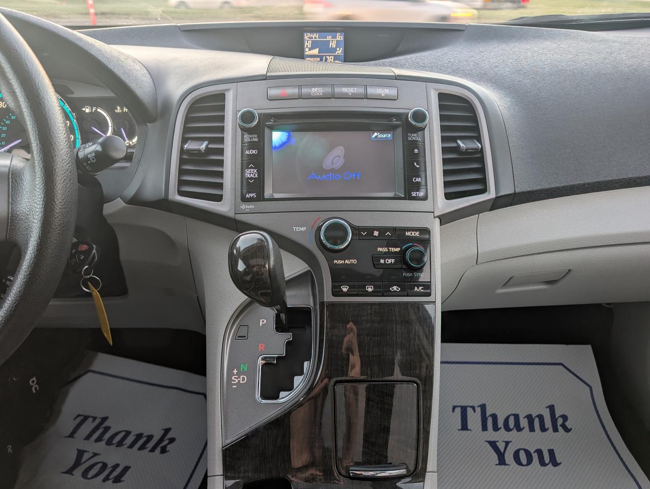 2013 Toyota Venza Heated seats | Panoramic roof | Back up camera - Photo #16