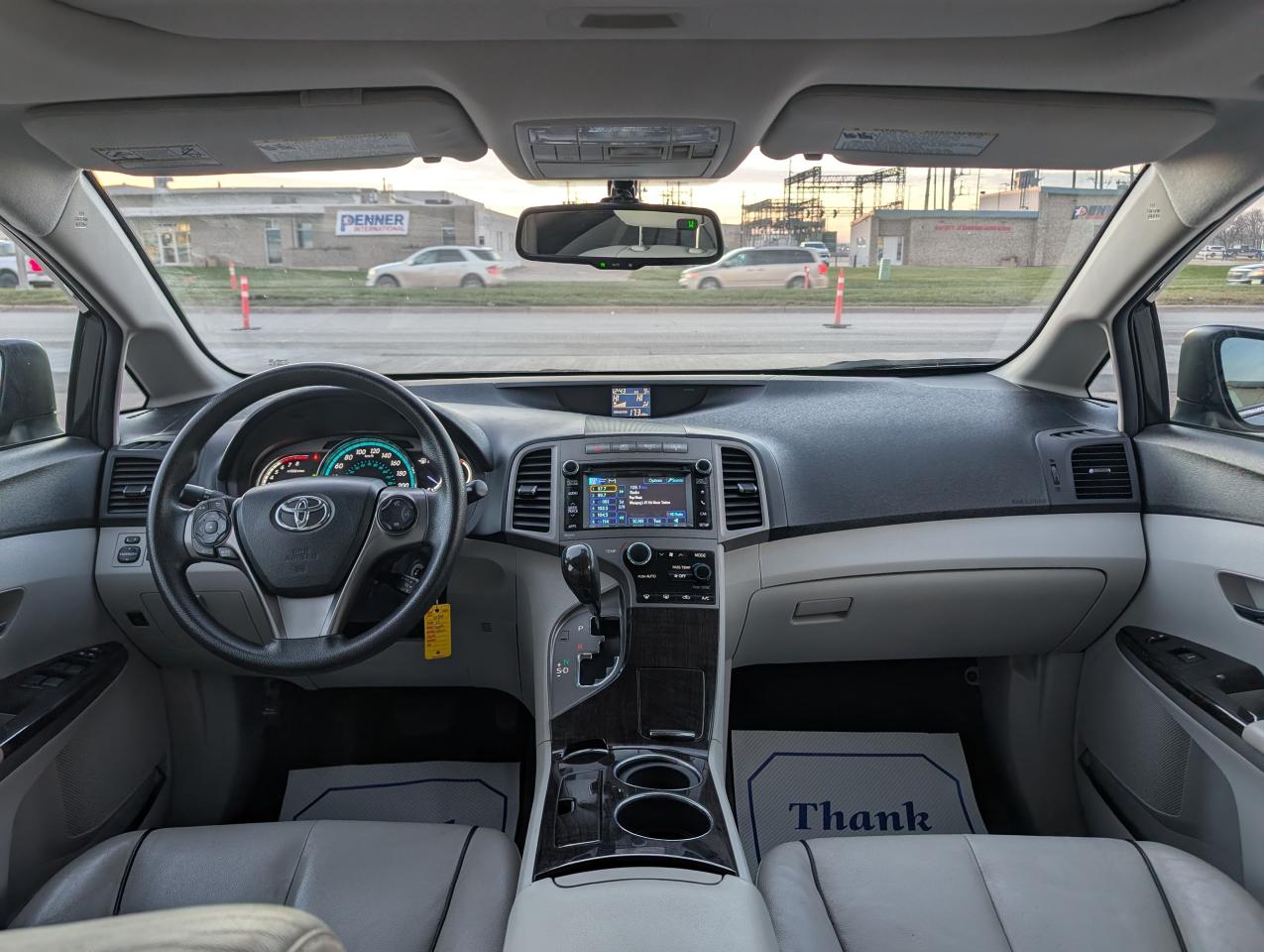 2013 Toyota Venza Heated seats | Panoramic roof | Back up camera - Photo #12