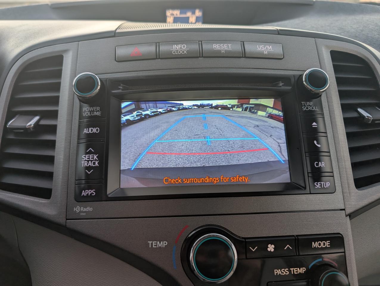 2013 Toyota Venza Heated seats | Panoramic roof | Back up camera - Photo #15