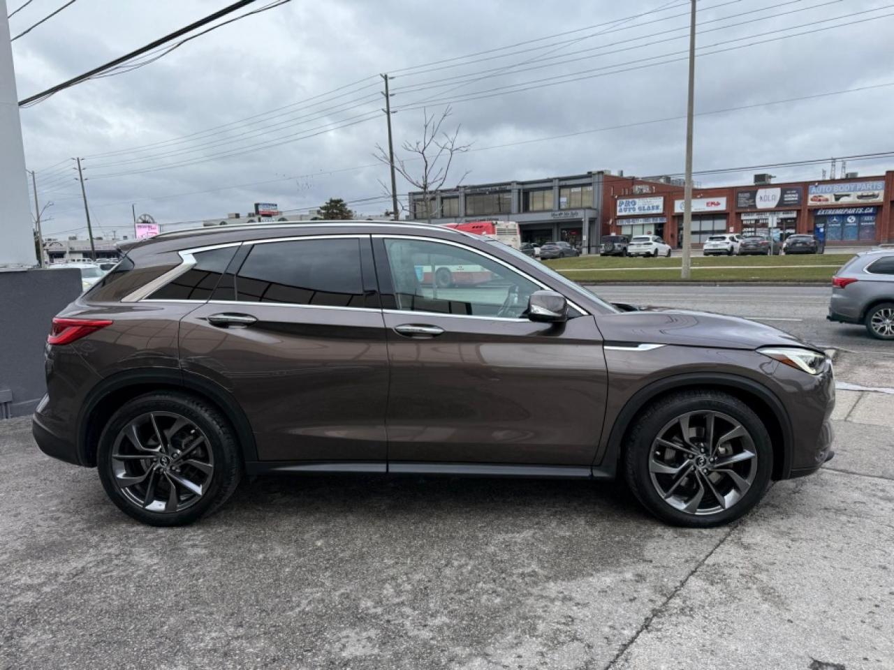 2019 Infiniti QX50 ESSENTIAL/ PANORAMIC ROOF / NAVI / CAMERAS / BOSE - Photo #4