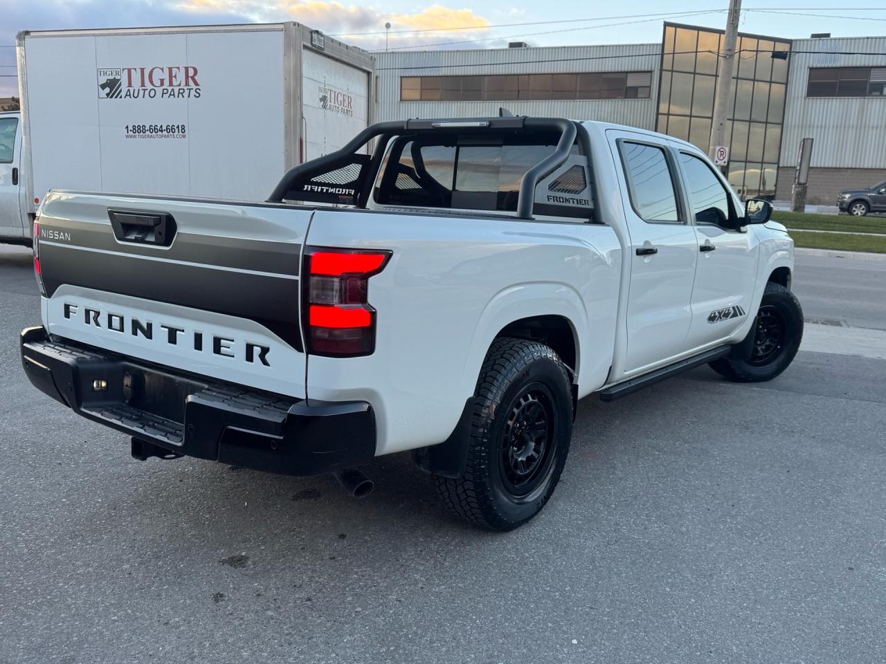 2024 Nissan Frontier Crew Cab 4x4 Long Bed SV - Photo #5