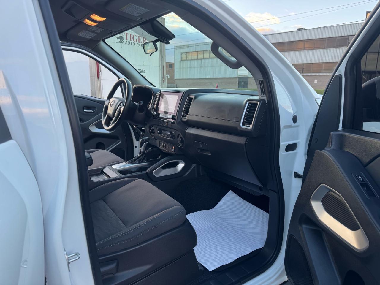 2024 Nissan Frontier Crew Cab 4x4 Long Bed SV - Photo #12