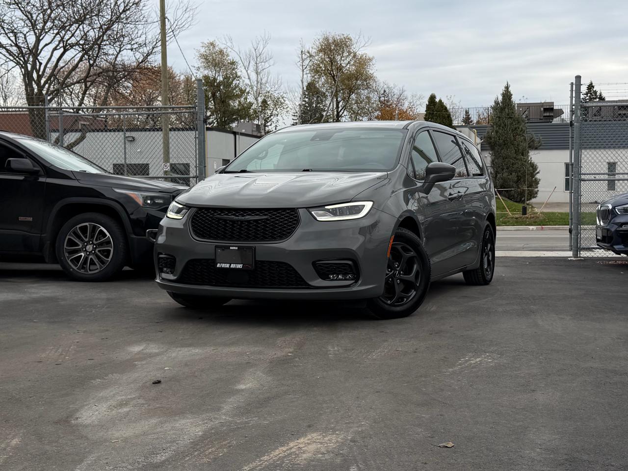 Used 2022 Chrysler Pacifica Hybrid Limited LEATHER|SUNROOF|DVDS for sale in Oakville, ON