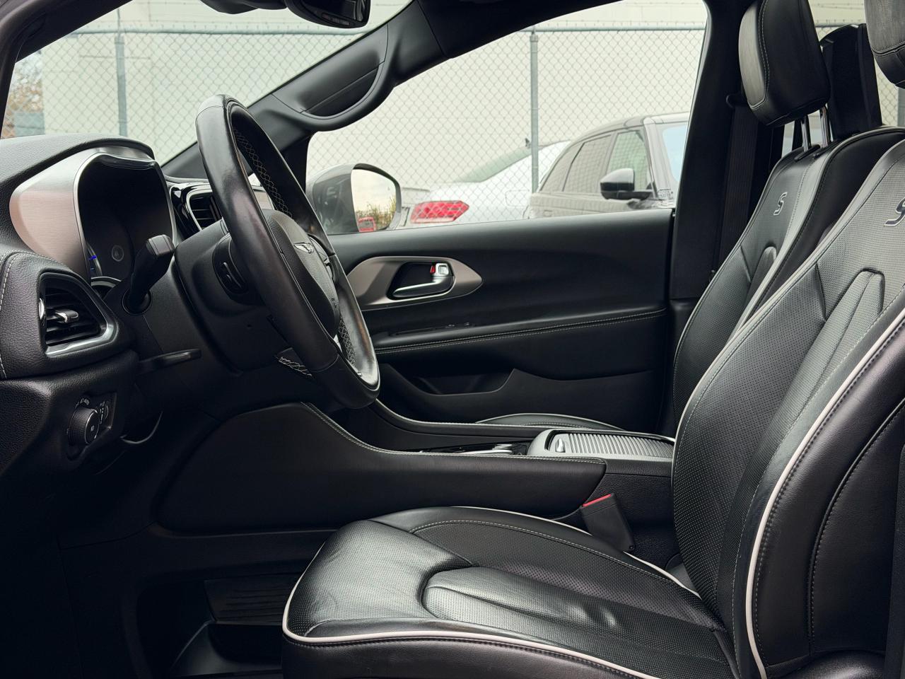 2022 Chrysler Pacifica Hybrid Limited LEATHER|SUNROOF|DVDS Photo4