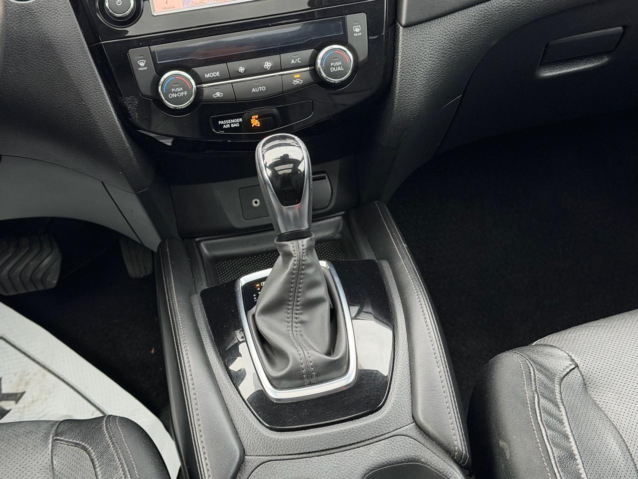 2018 Nissan Rogue SV LEATHER|SUNROOF|AWD Photo