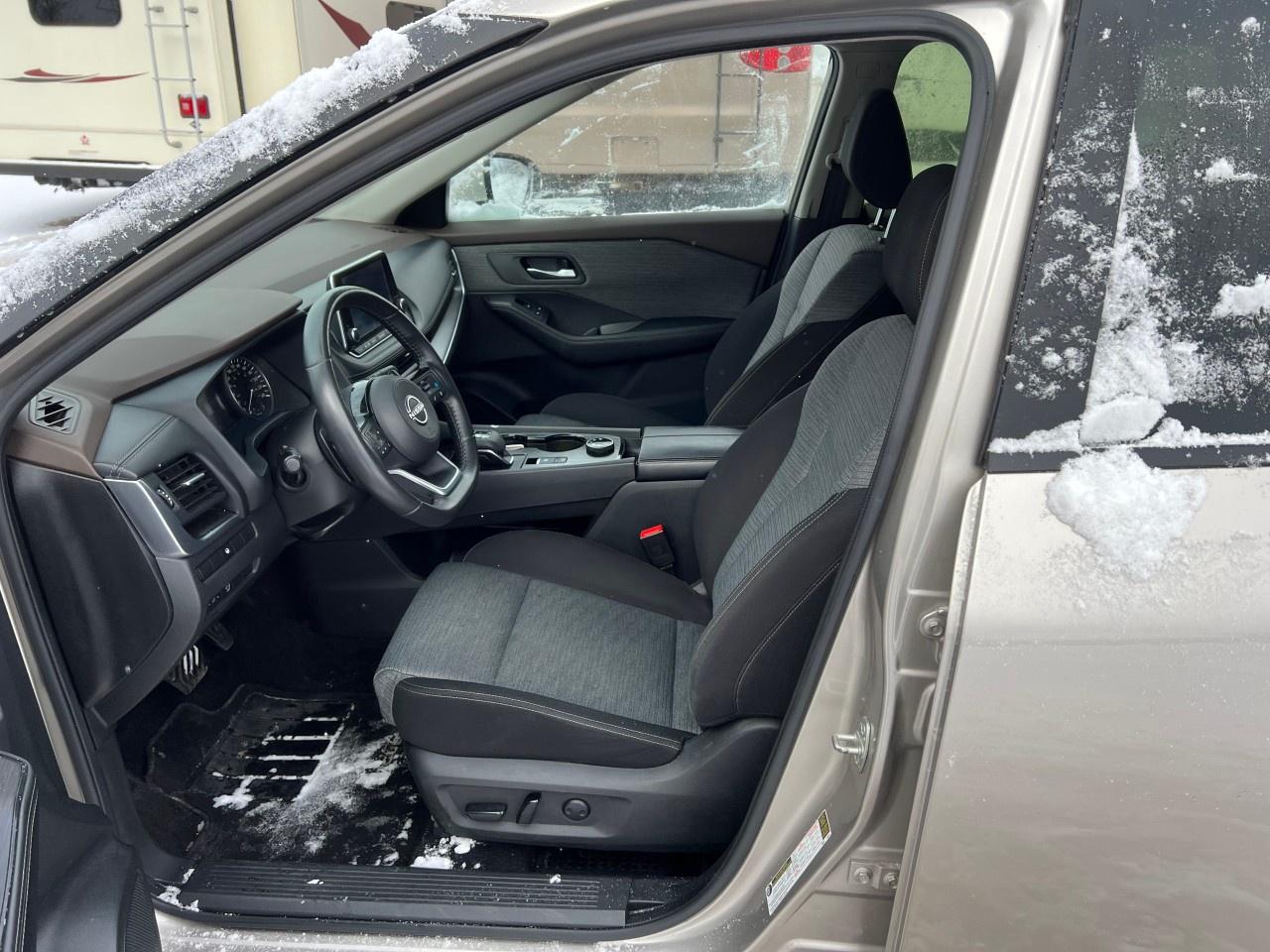 2023 Nissan Rogue SV Photo