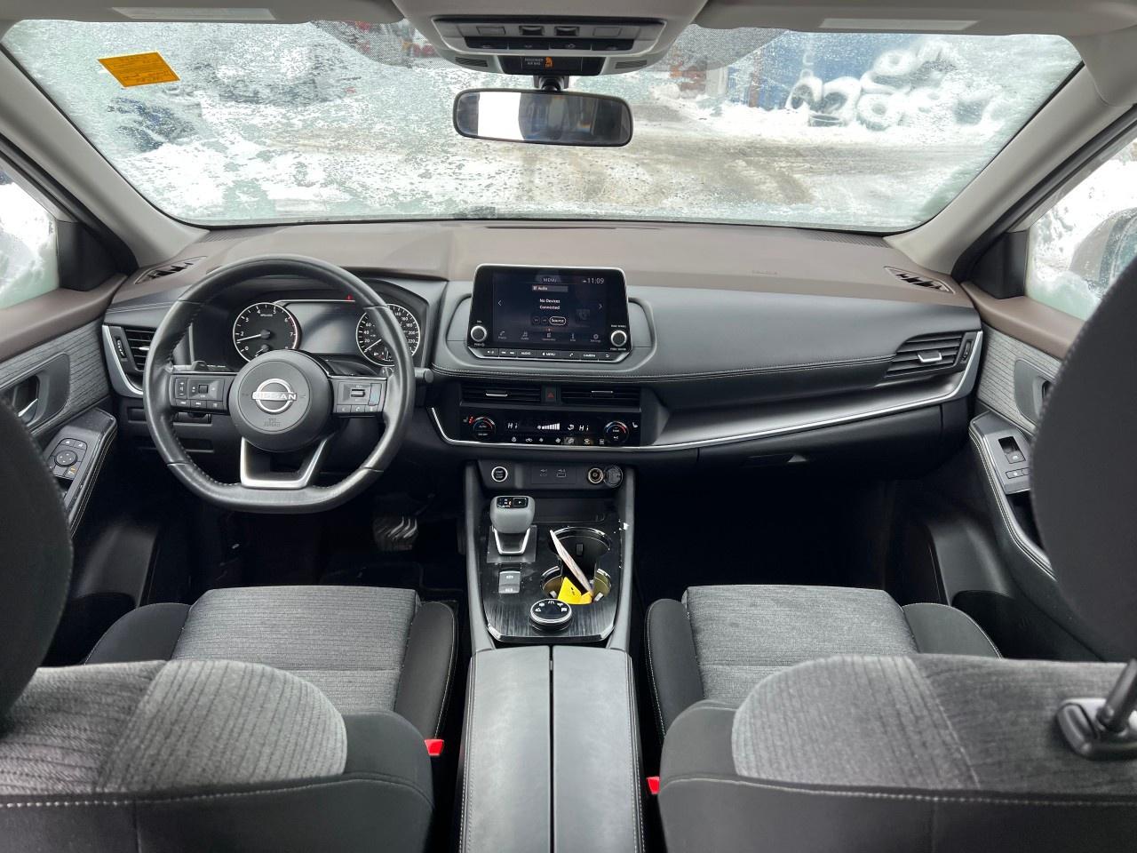 2023 Nissan Rogue SV Photo