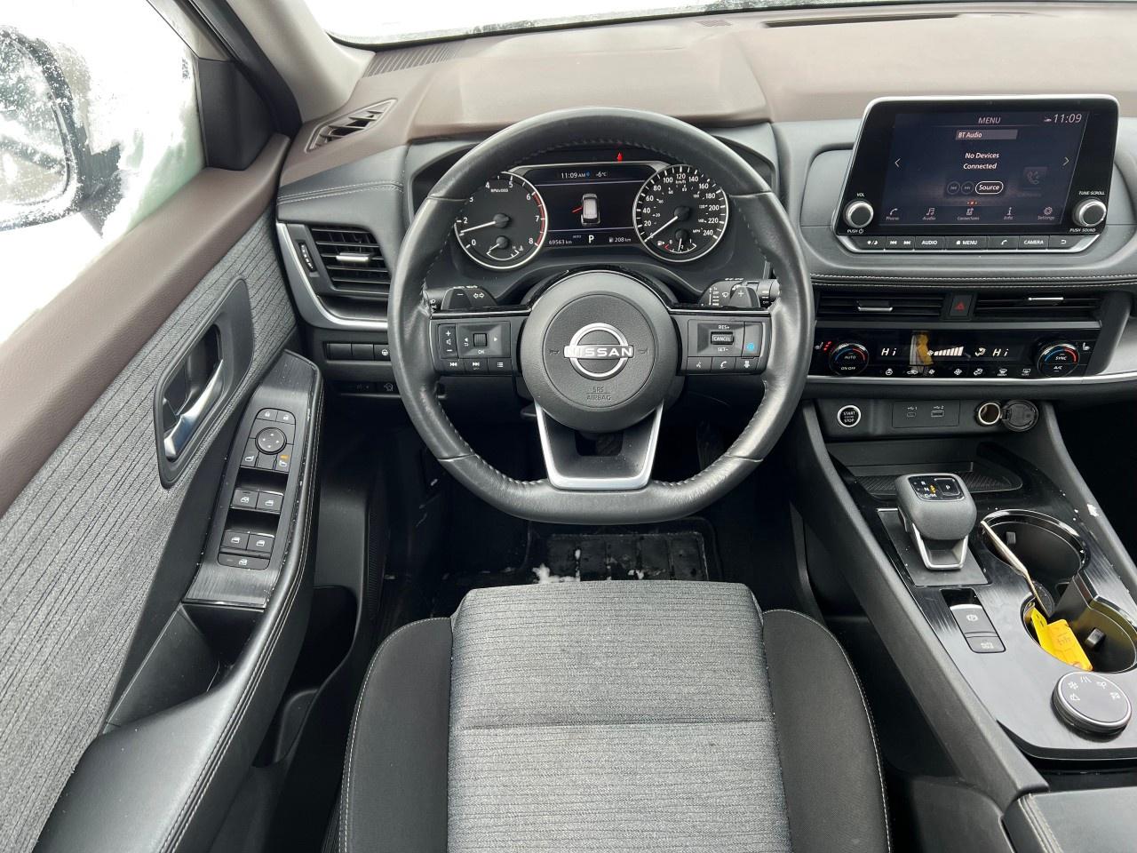 2023 Nissan Rogue SV Photo