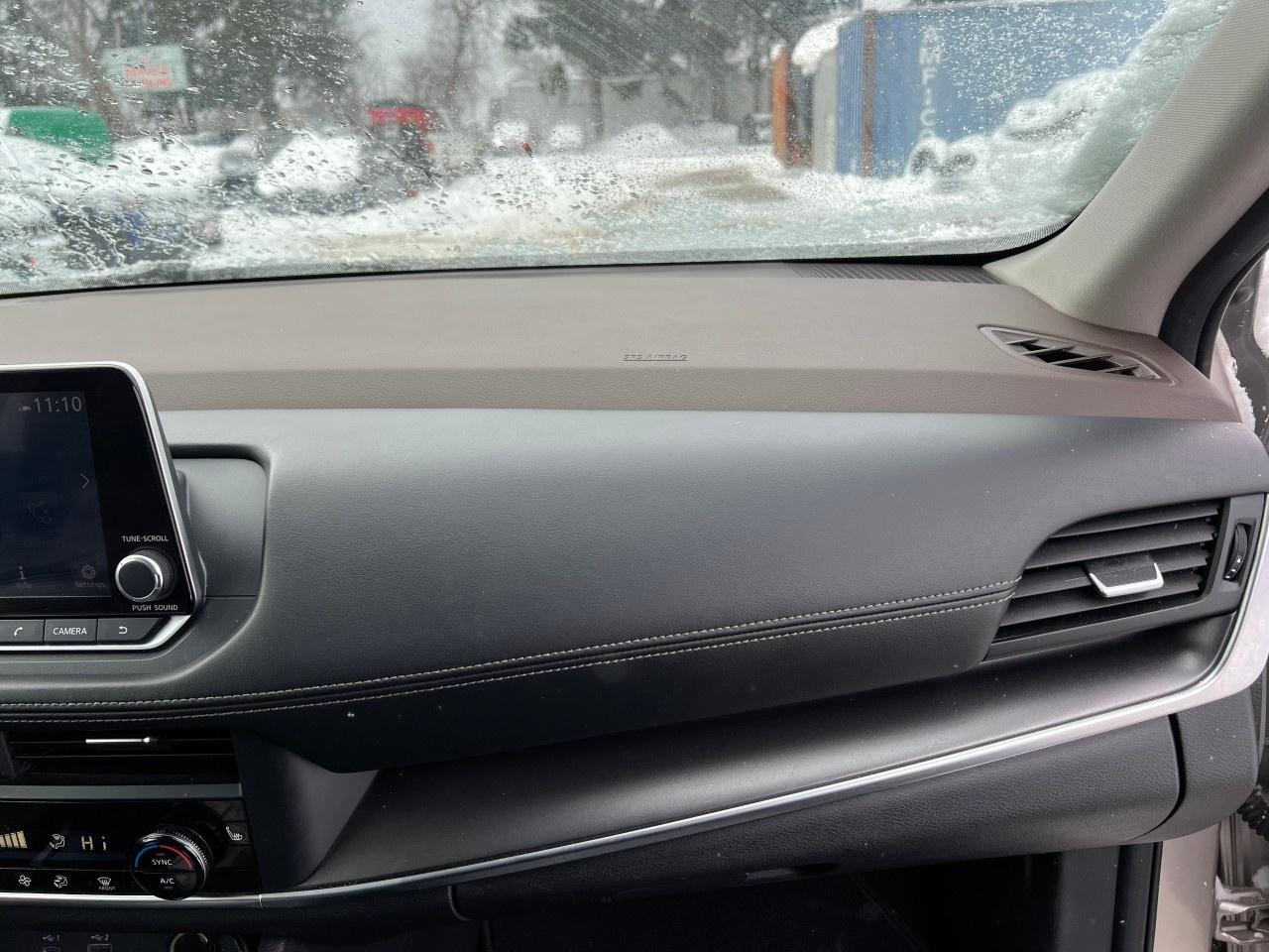 2023 Nissan Rogue SV Photo