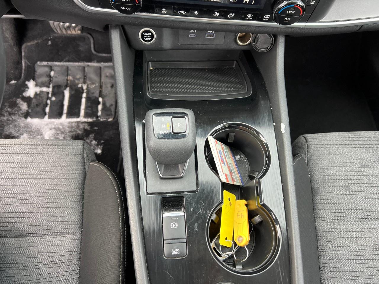 2023 Nissan Rogue SV Photo