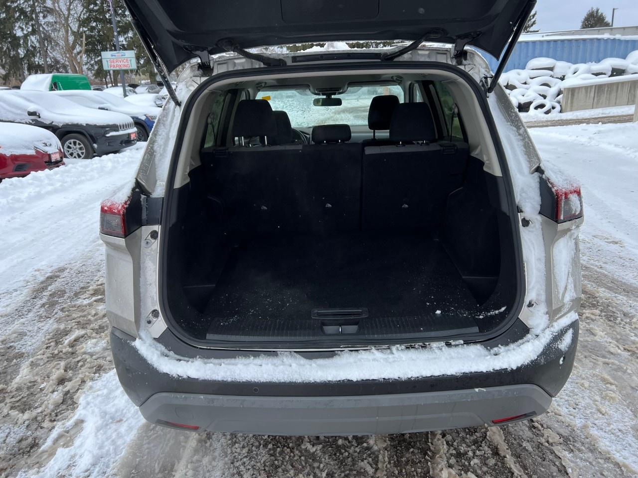 2023 Nissan Rogue SV Photo