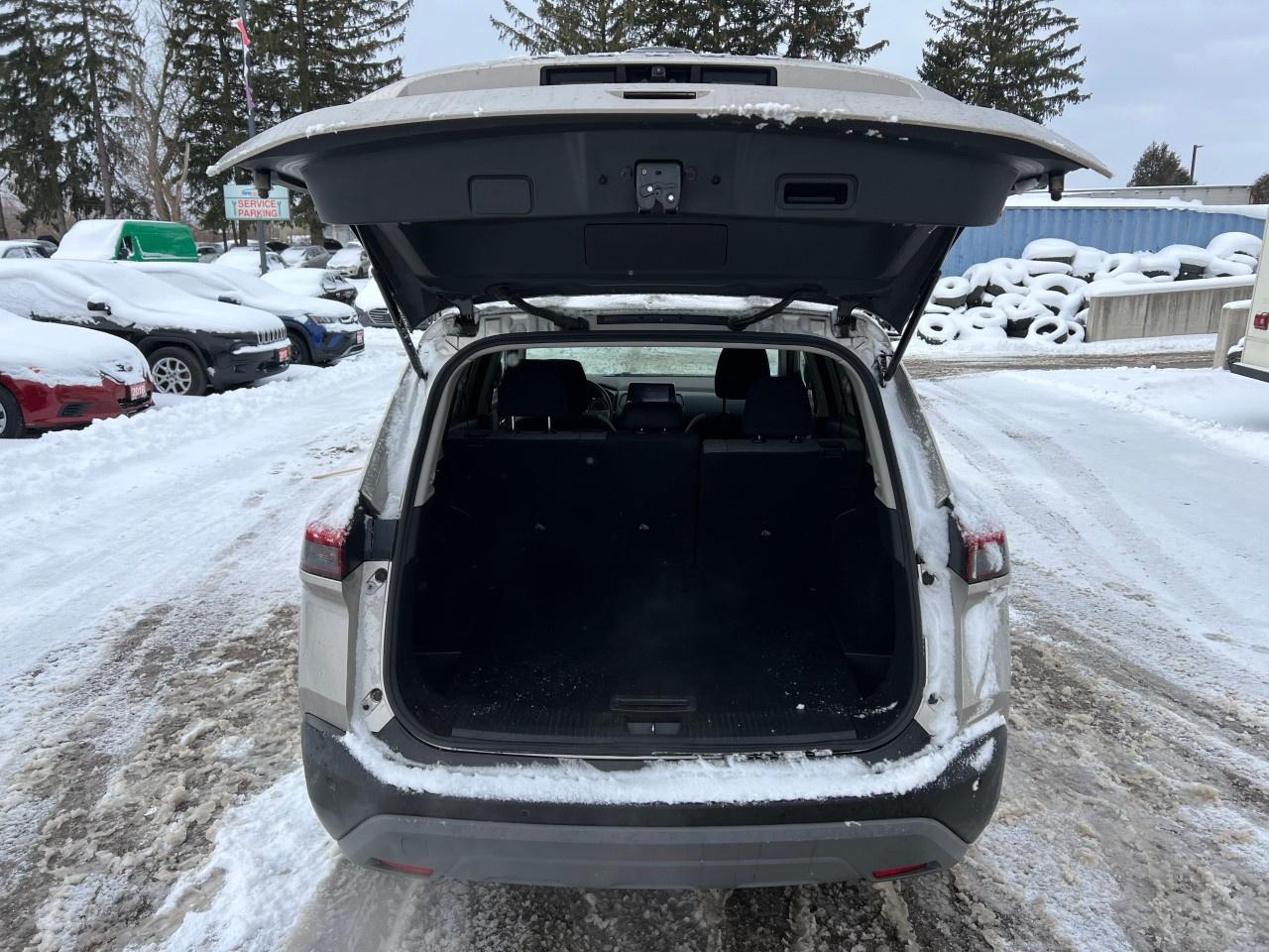 2023 Nissan Rogue SV Photo