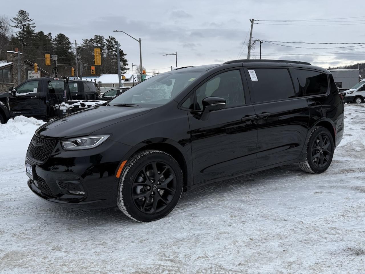 2026 Chrysler Pacifica Limited AWD Photo2