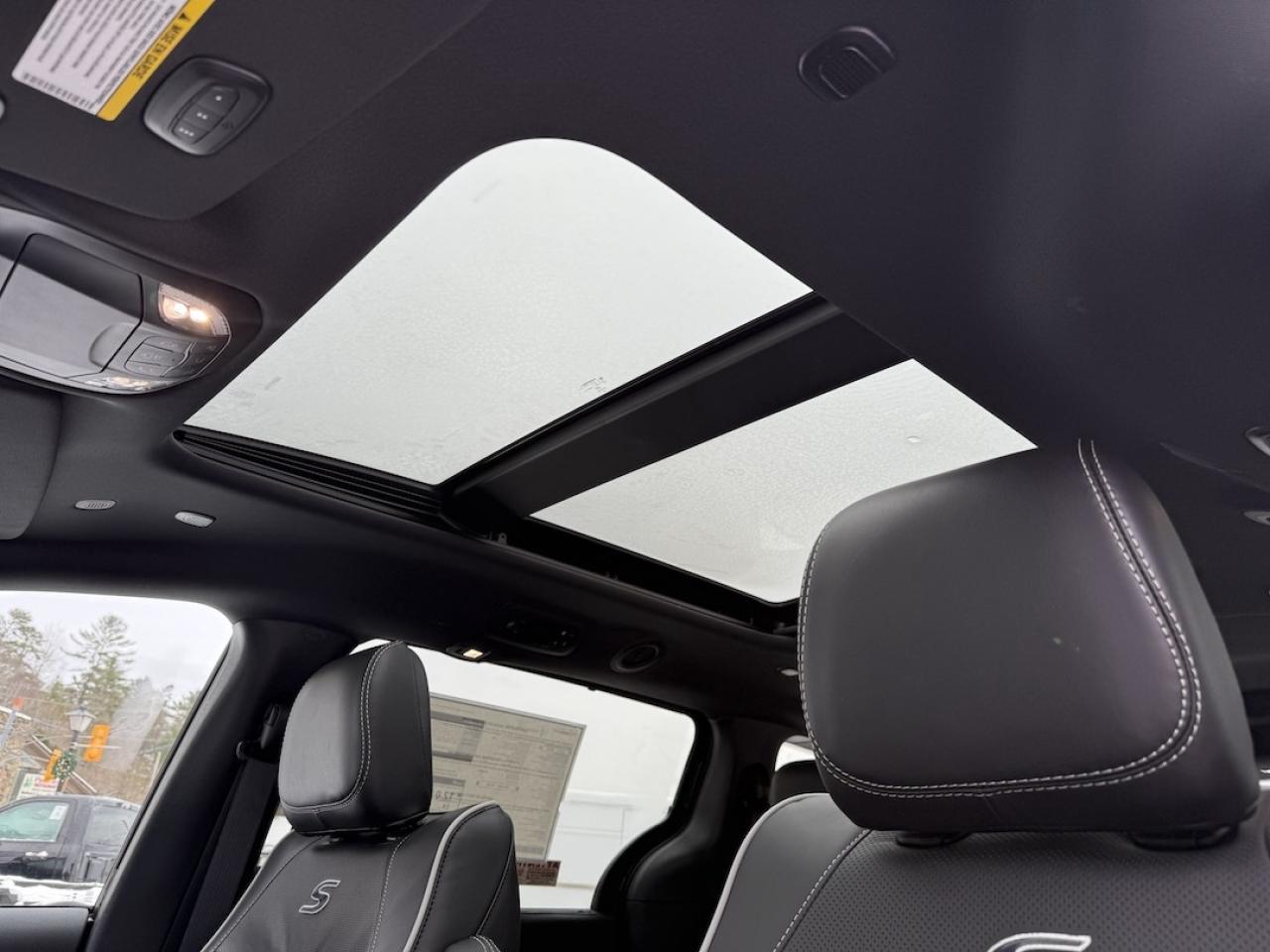 2026 Chrysler Pacifica Limited AWD Photo