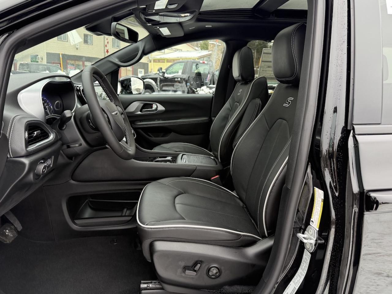 2026 Chrysler Pacifica Limited AWD Photo