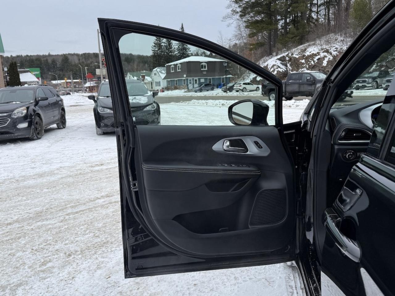 2026 Chrysler Pacifica Limited AWD Photo