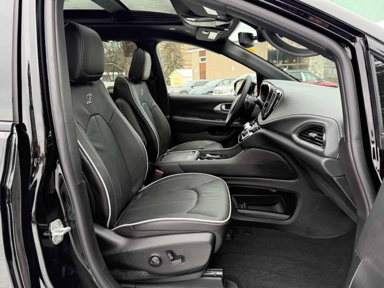 2026 Chrysler Pacifica Limited AWD Photo