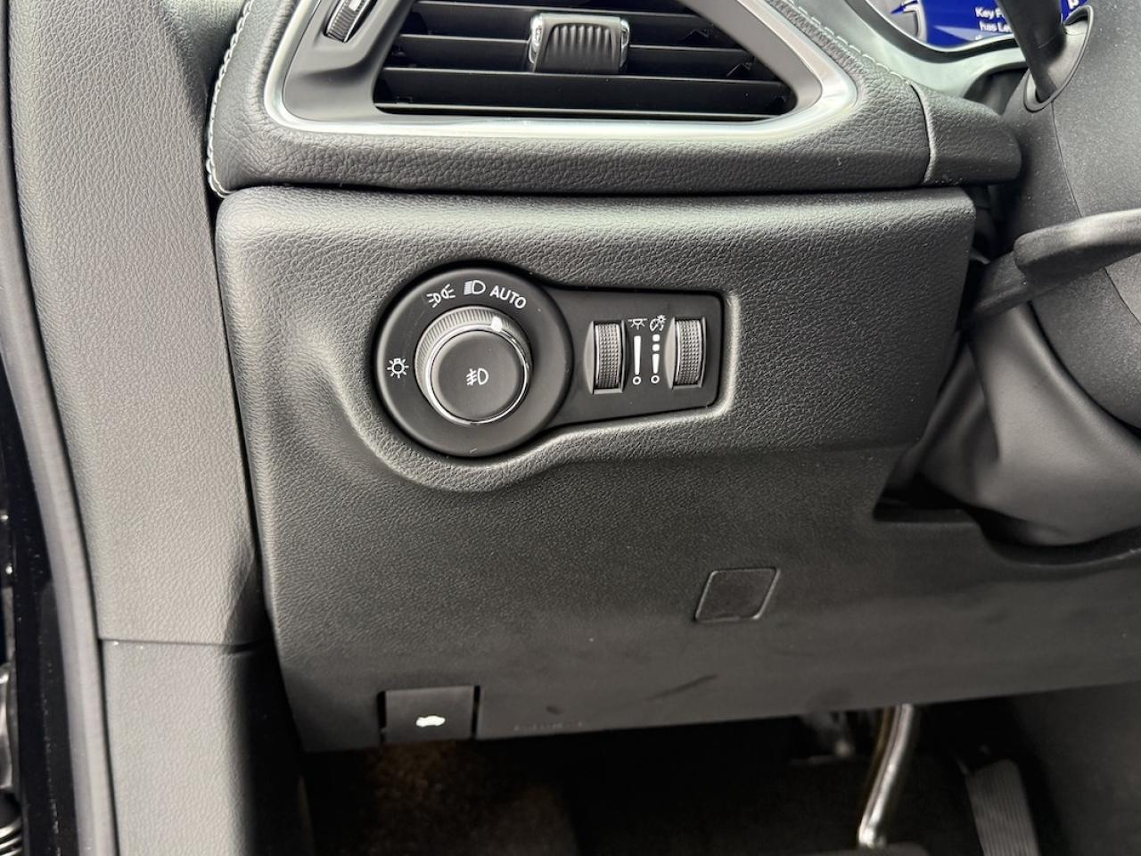 2026 Chrysler Pacifica Limited AWD Photo